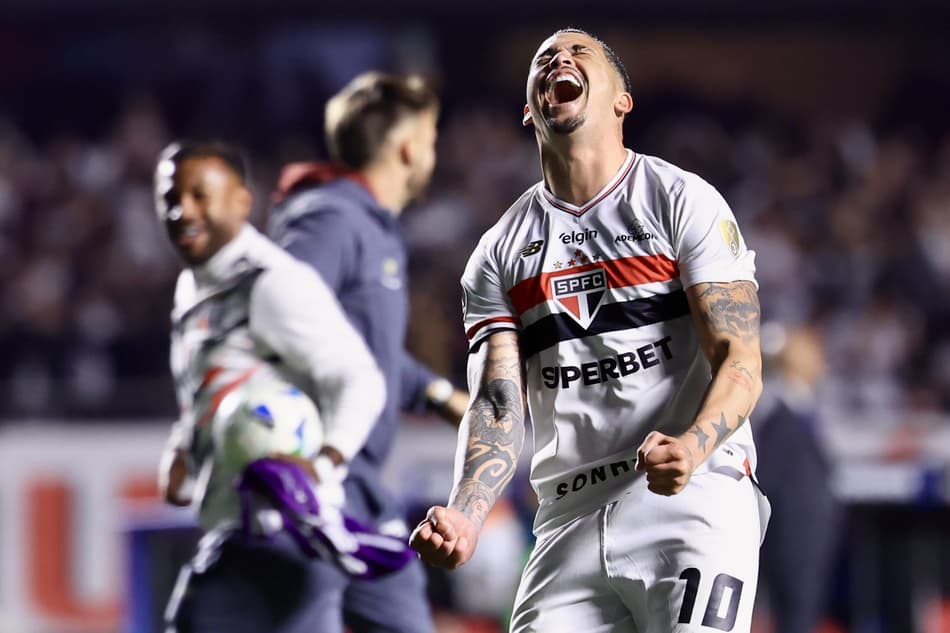 Luciano comemora vitória do São Paulo contra o Atlético Nacional nos pênaltis pela Libertadores