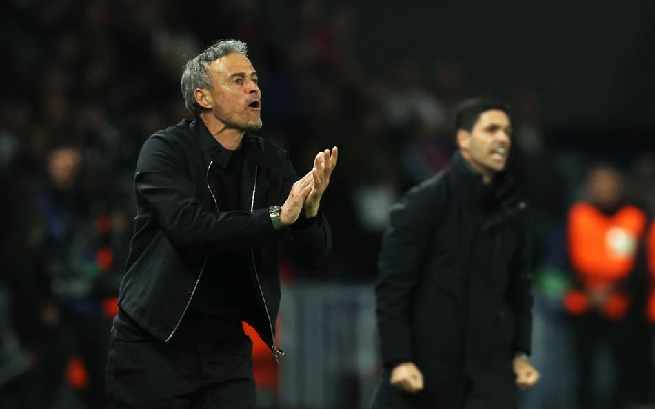 Luis Enrique incentiva jogadores do PSG em jogo contra o Arsenal, pela Champions League