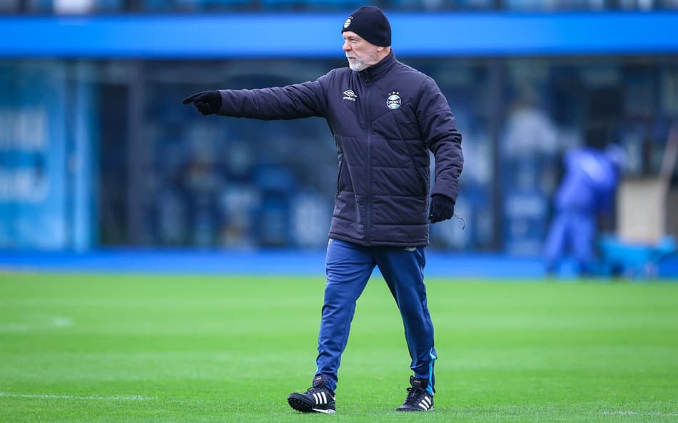 Mano Menezes comanda último treinamento do Grêmio antes de enfrentar o Sport. (Foto: Lucas Uebel/Grêmio FBPA)