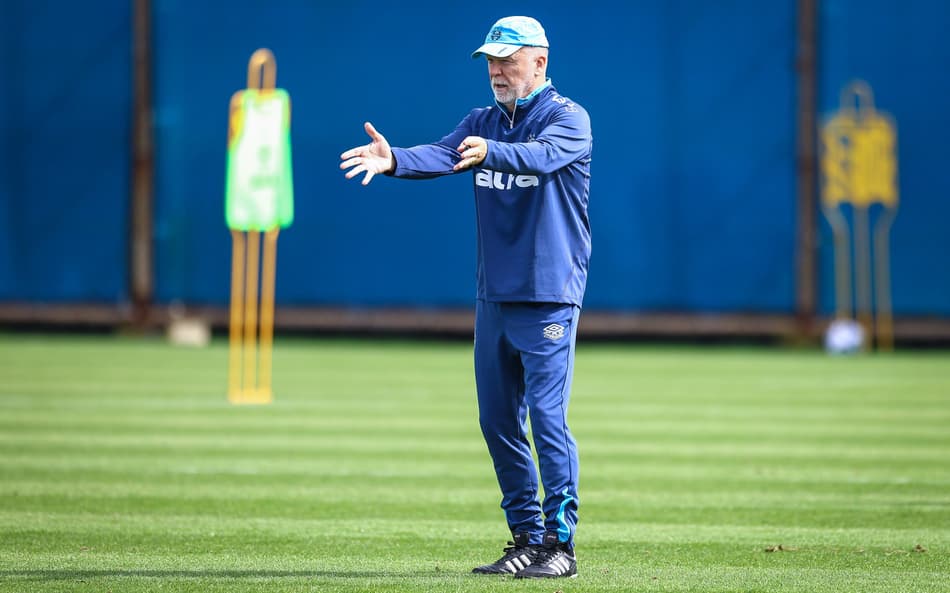 Mano Menezes em treinamento do Grêmio. (Foto: Lucas Uebel/Grêmio FBPA)