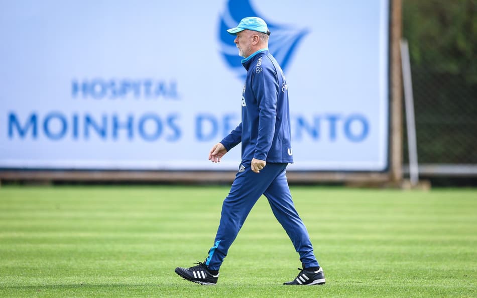 Mano Menezes em treinamento do Grêmio. (Foto: Lucas Uebel/Grêmio FBPA)