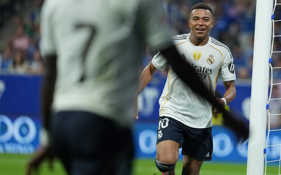 Mbappe e Vini Jr comemoram gol do Real Madrid