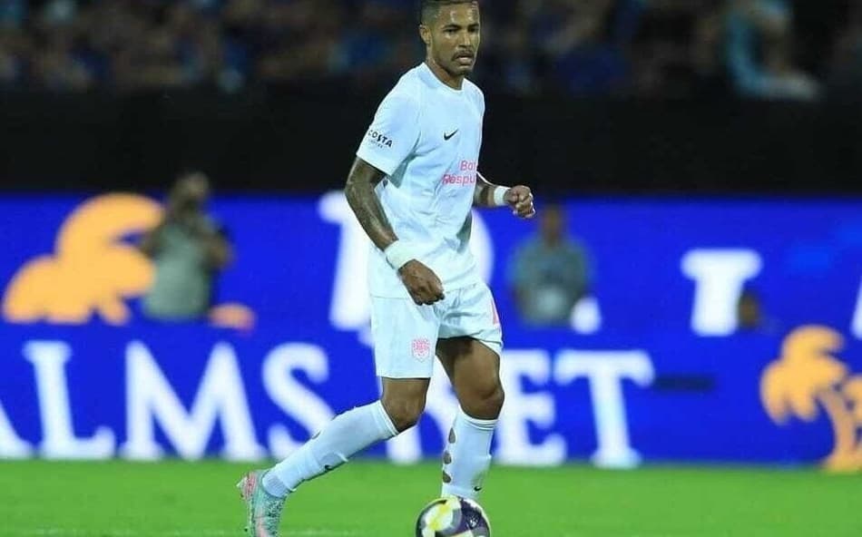 Nogueira em ação pelo Sabah na estreia da Liga do Azerbaijão