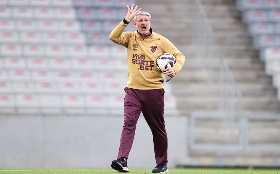 Odair Hellmann Athletico