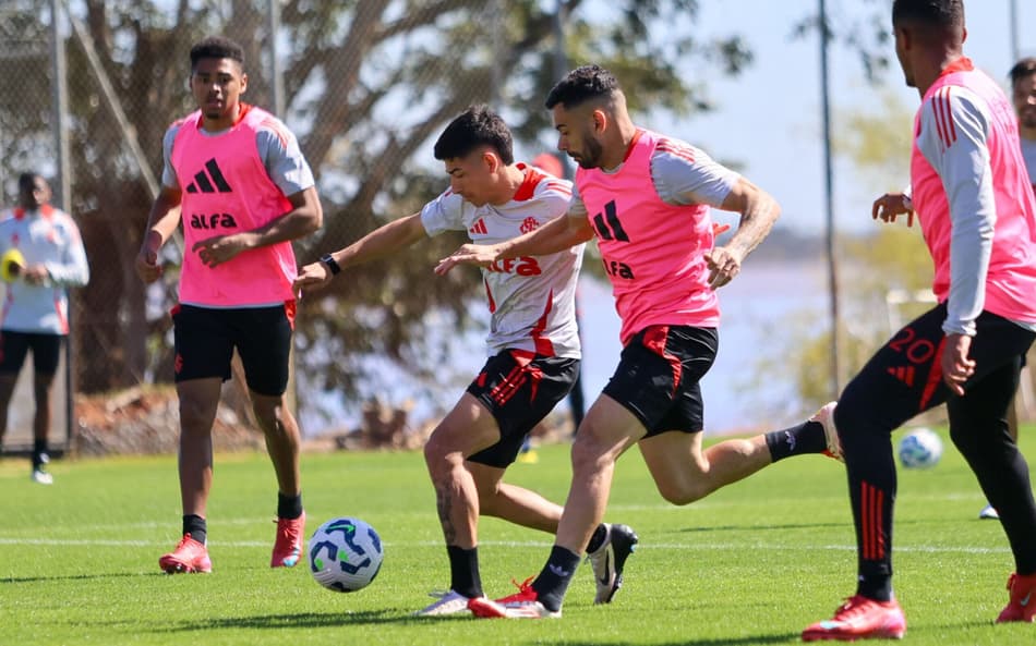 Alan Rodríguez e Bruno Henrique em treino do Internacional