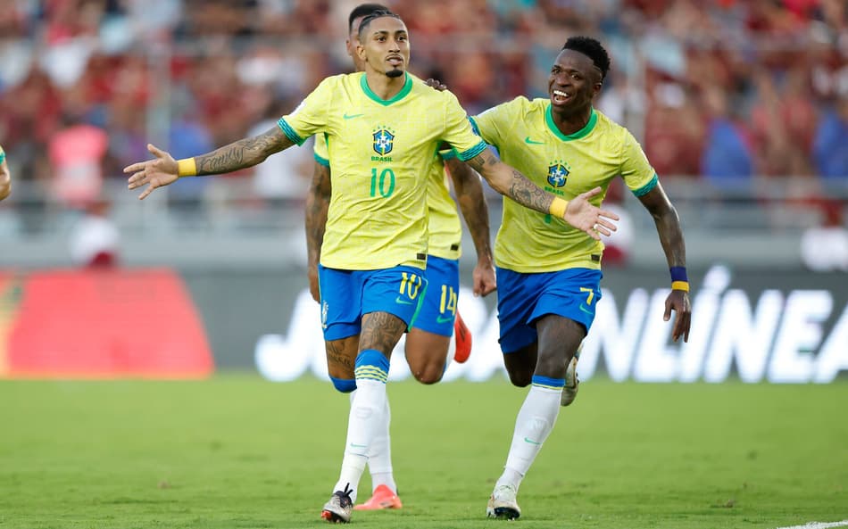 Raphinha e Vini Jr pela Seleção Brasileira