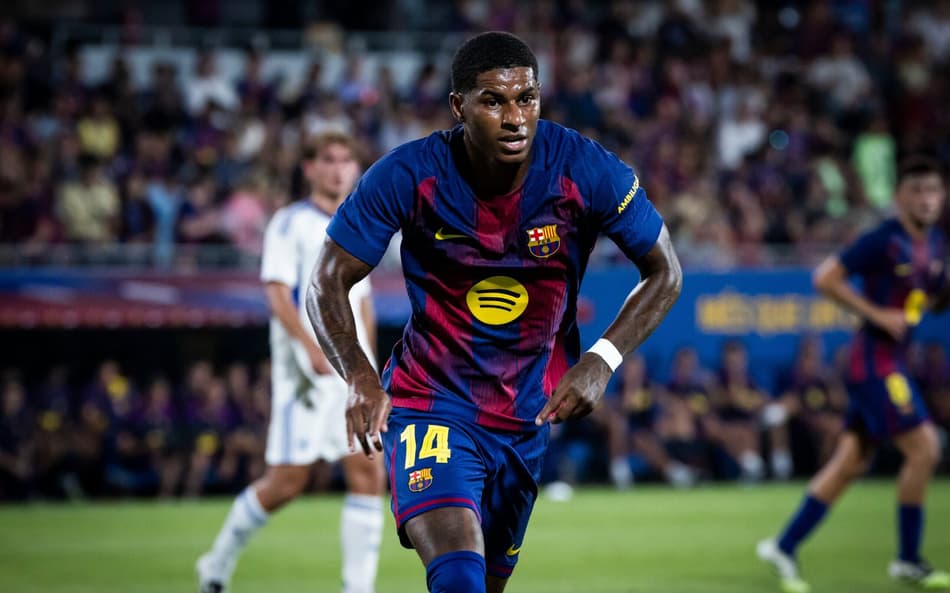 Rashford em ação pelo Barcelona contra o Como pelo Troféu Joan Gamper