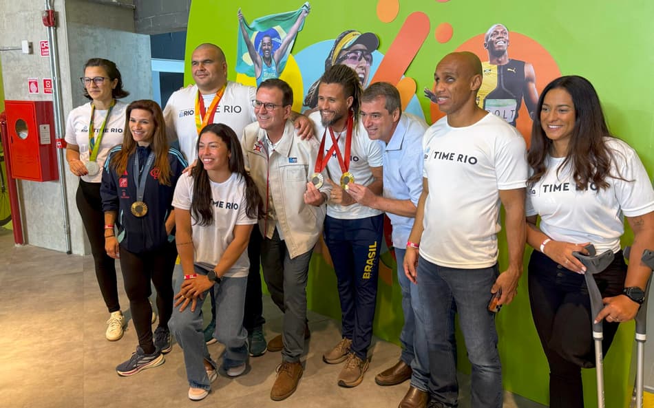 Eduardo Paes e atletas fazem visita ao Rio Museu Olímpico (Foto: Kauhan Fiaux / Lance!)