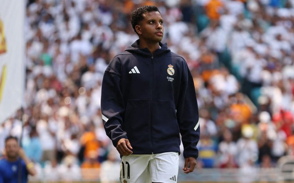 Rodrygo durante aquecimento do Real Madrid na estreia do Mundial de Clubes