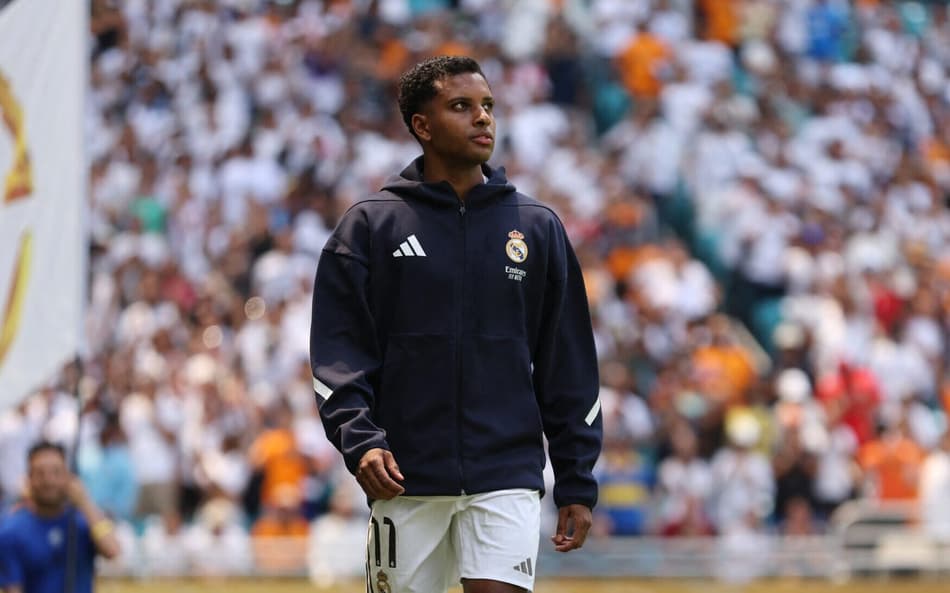 Rodrygo durante aquecimento do Real Madrid na estreia do Mundial de Clubes