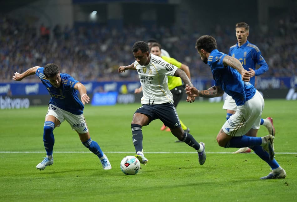 Rodrygo em ação pelo Real Madrid contra o Real Oviedo