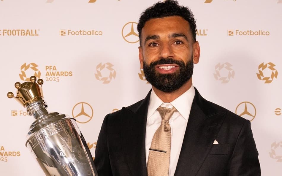 Salah com o título de Jogador do Ano da PFA (Foto: Reprodução/X)