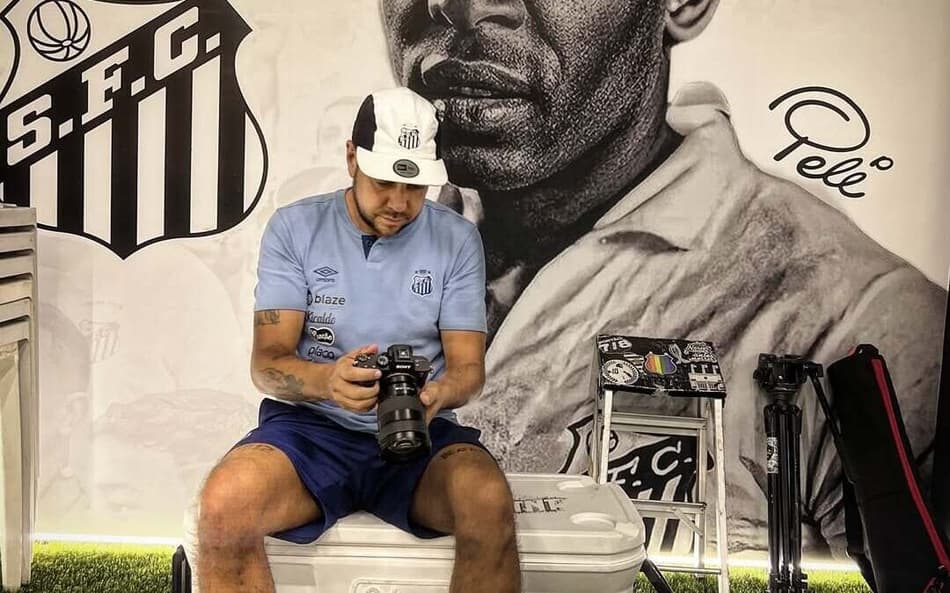 Santos anuncia novo naming rights do canal oficial no YouTube (Foto: Reprodução/ Vitor Anjos)