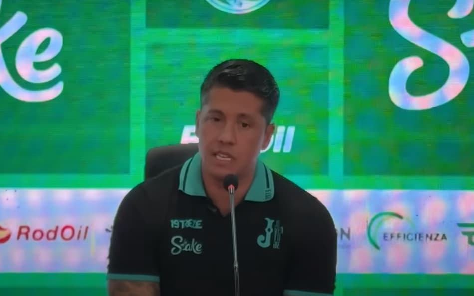 Thiago Carpini em entrevista coletiva no Barradão (Foto: reprodução)