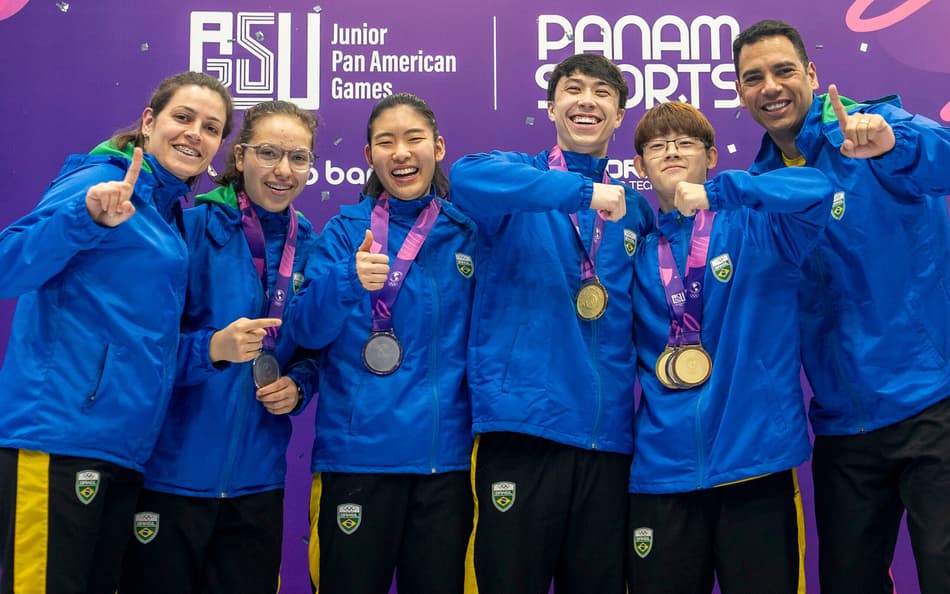 Equipes do tênis de mesa subiram ao pódio em Assunção