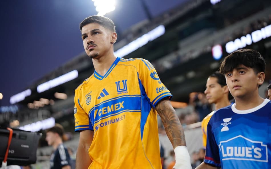Rômulo em ação pelo Tigres, do México (Foto: Divulgação/Tigres-MEX)