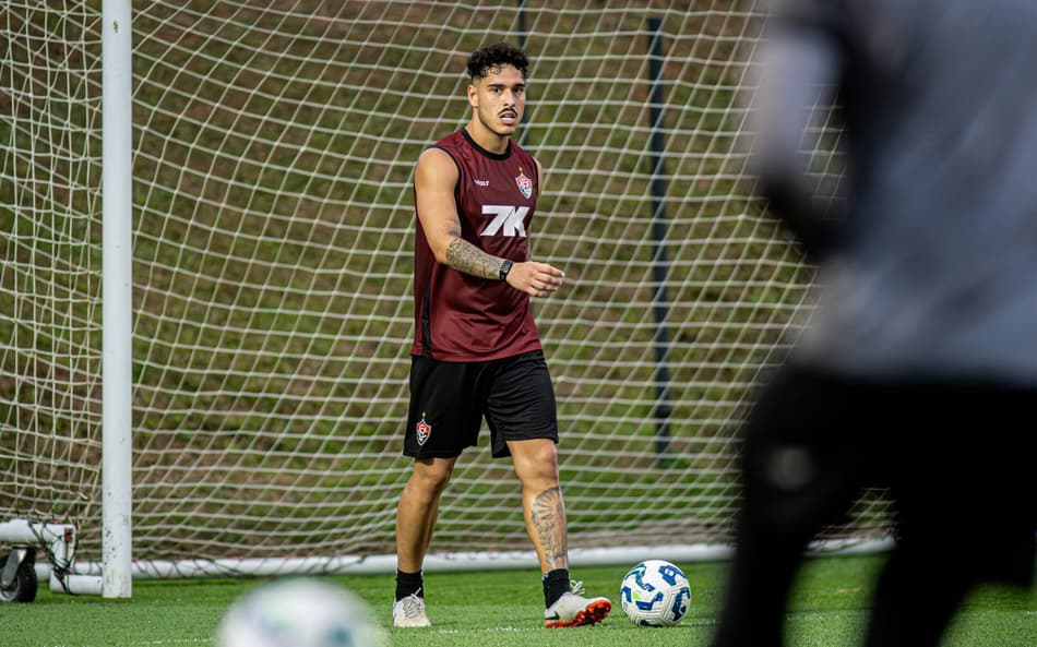 Lucas Halter em treino do Vitória no Barradão (Foto: Victor Ferreira / EC Vitória)