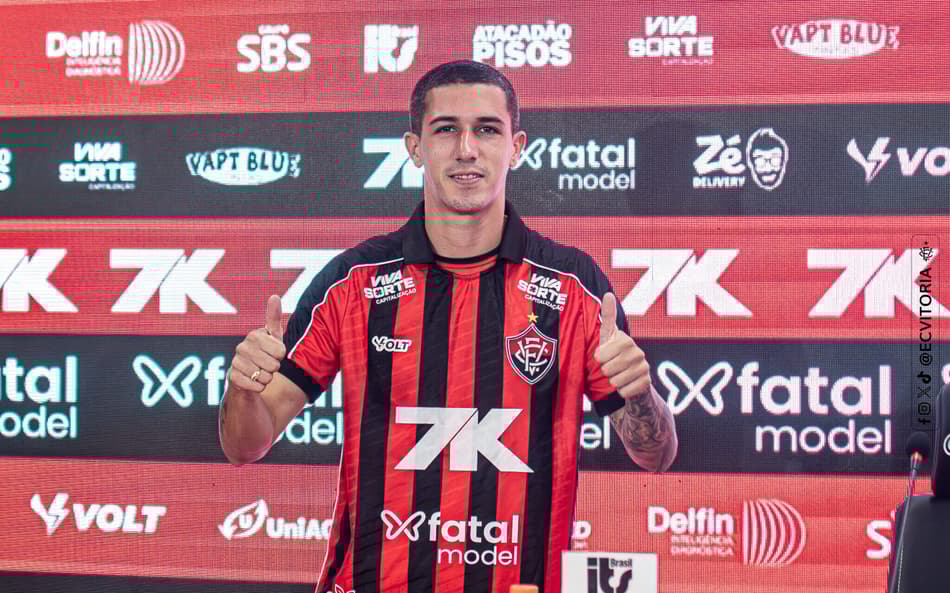 Cantalapiedra apresentado no Barradão (Foto: Victor Ferreira / EC Vitória)