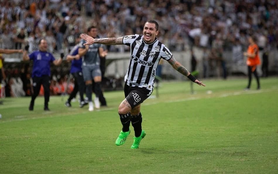 O meio-campista Vina está de volta ao Ceará (Foto: Felipe Santos/Ceará SC)