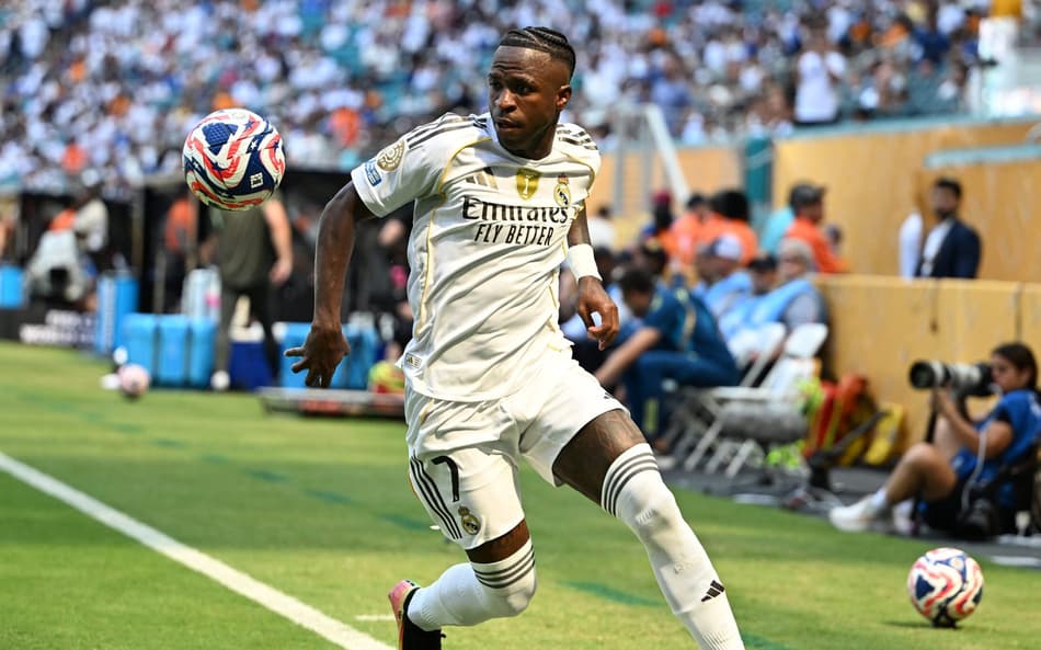Vini Jr em ação pelo Real Madrid na estreia do Mundial de Clubes