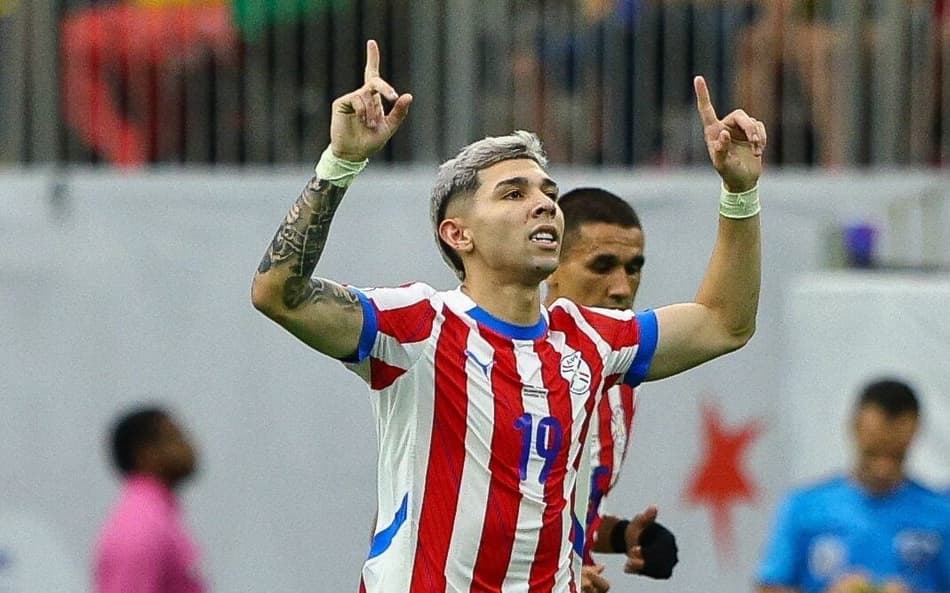 Julio Enciso marcou os dois gols pela seleção do Paraguai na Liga dos Campeões