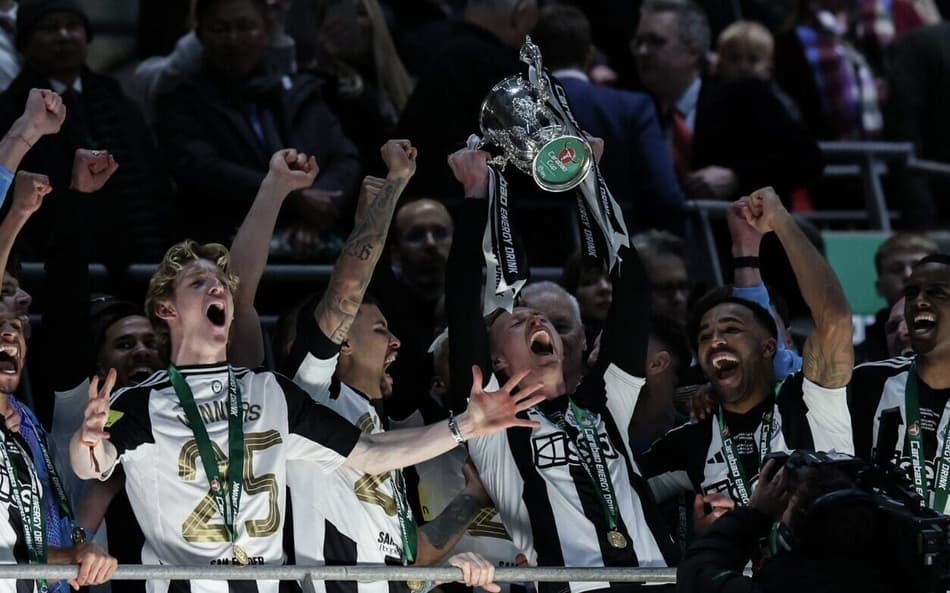 Elenco do Newcastle campeão da Copa da Liga, na Inglaterra