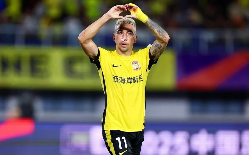 Davidson comemora gol pelo Qingdao West Coast (Foto: Divulgação)