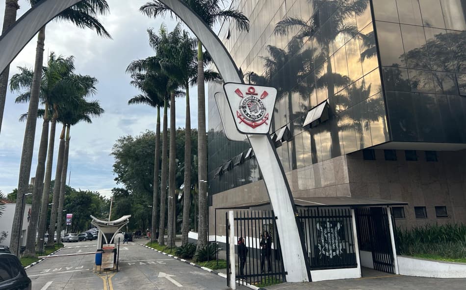 Votação do impeachment de Augusto Melo acontece no Parque São Jorge, sede do Corinthians (Foto: Ulisses Lopresti/ Lance!)