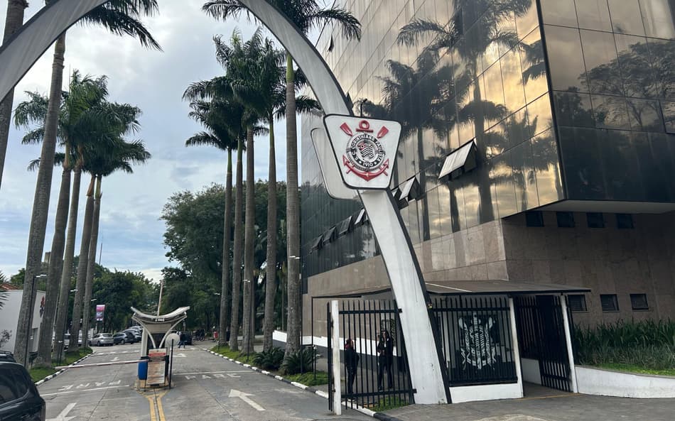 Votação do impeachment de Augusto Melo acontece no Parque São Jorge, sede do Corinthians (Foto: Ulisses Lopresti/ Lance!)