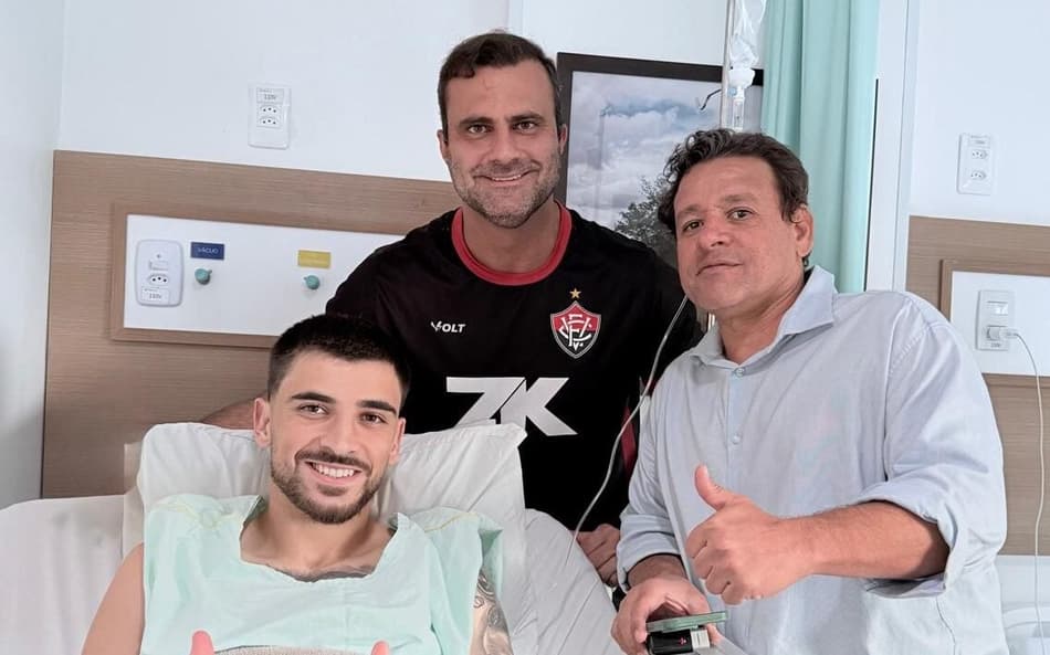 Rúben Ismael depois de procedimento cirúrgico (Foto: divulgação / Vitória)