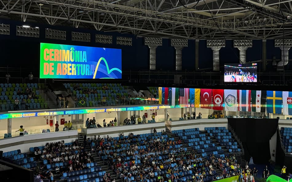Com carnaval e natureza, cerimônia abre Mundial de Ginástica Rítmica do Rio de Janeiro