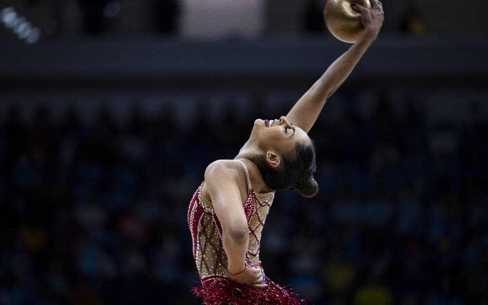Bárbara Domingos se apresenta com Bola no Mundial de Ginástica Rítmica do Rio de Janeiro (Foto: Ivan Carvalho / CBG)
