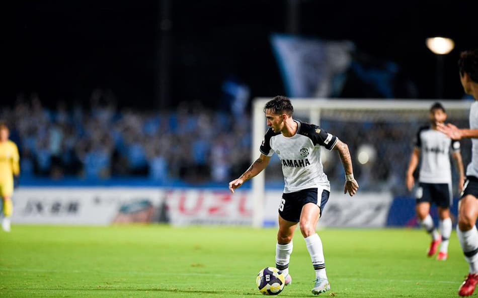 Mosquito marcou seu primeiro gol com a camisa do Jubilo Iwata (Foto: Divulgação)