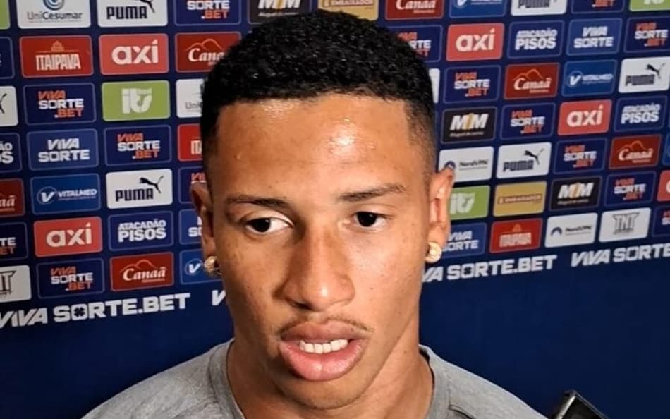 Tiago em entrevista depois do jogo contra o Ceará (Foto: Rafael do Carmo / Lance!)