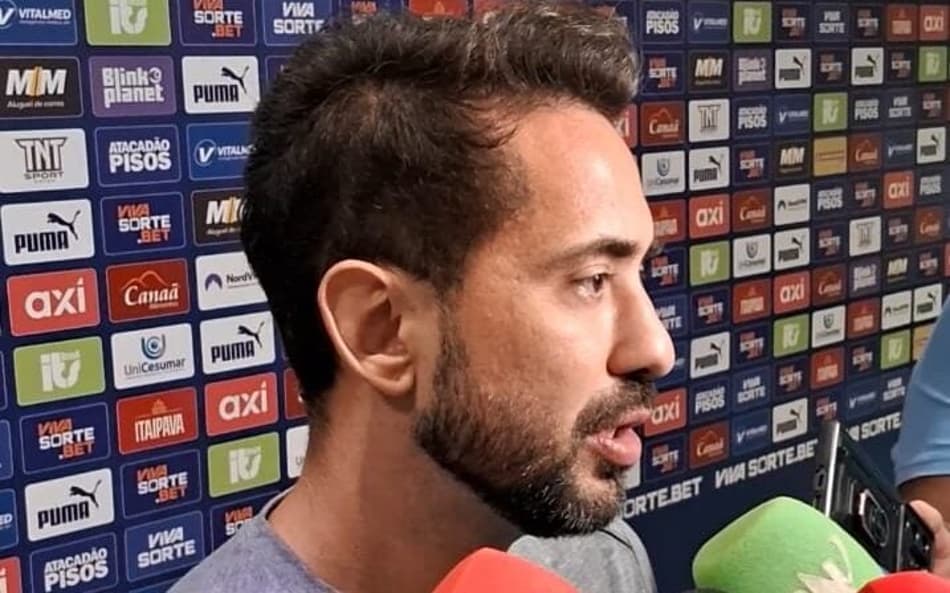 Everton Ribeiro em entrevista após vitória contra o Santos (Foto: Rafael do Carmo / Lance!)
