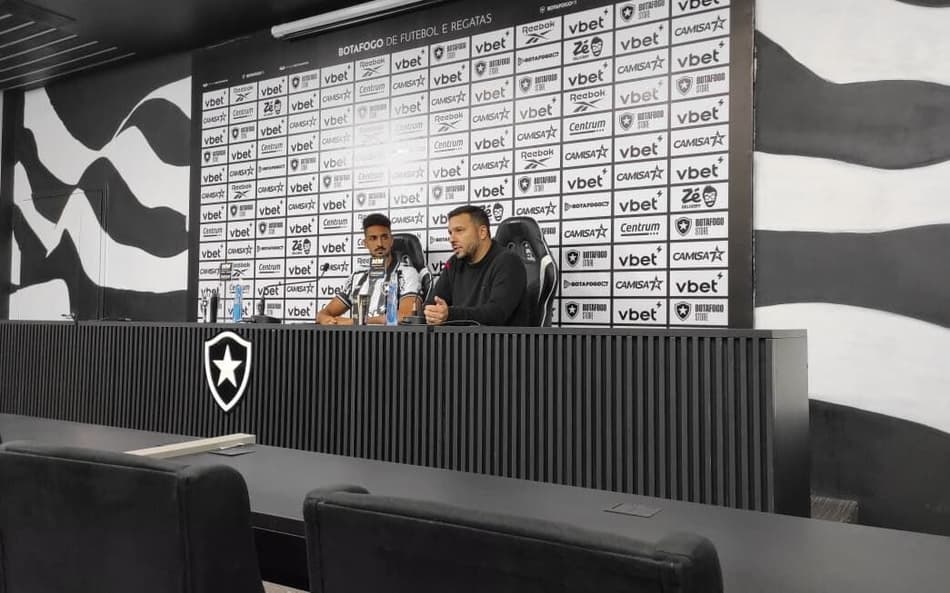 Diretor do Botafogo manda recado à torcida sobre projeto da SAF