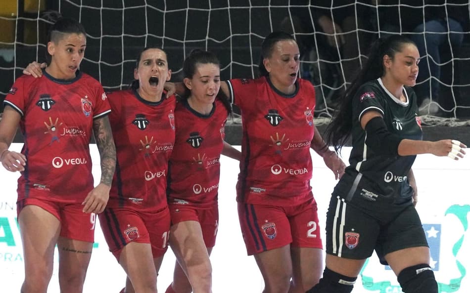 Brasileira Fran fez o gol da vitória da Juventas sobre o Pinocho, da Argentina (Divulgação)