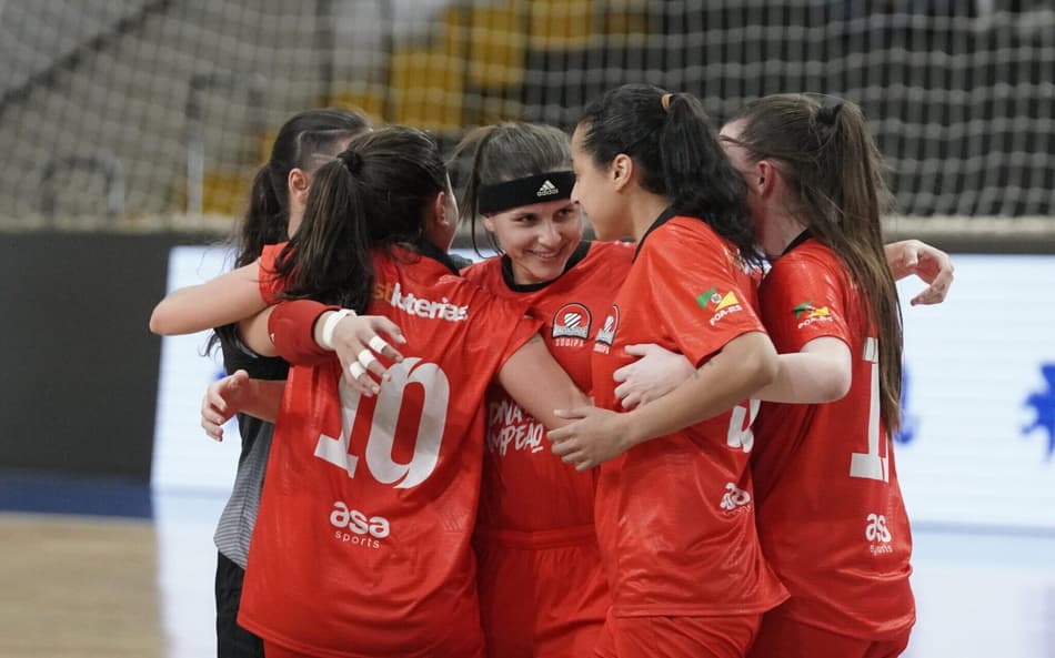 Atletas da Sogipa celebram o gol de Brenda, que abriu o placar contra o Pinocho (Foto: Maurício Moreira/Divulgação)