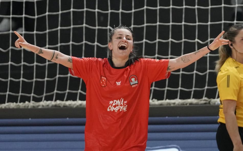Ju Linhares comemora o gol da classificação da Sogipa na Copa Mundo do Futsal Feminina (Foto: Maurício Moreira/Divulgação)