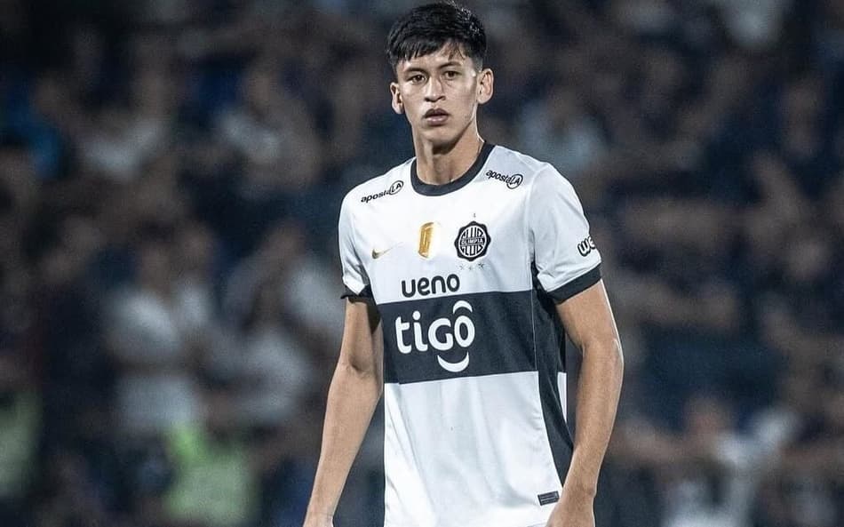 Brayan Grance em campo pelo Olimpia (Foto: Divulgação/Olimpia)