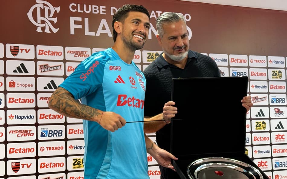 Arrascaeta homenagem assistências