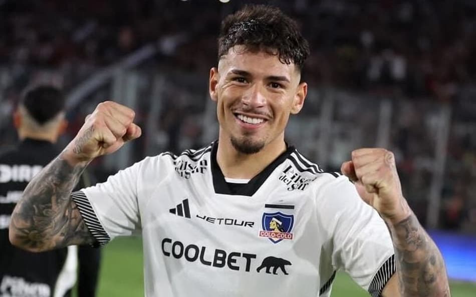 Vasco negocia a contratação de zagueiro uruguaio