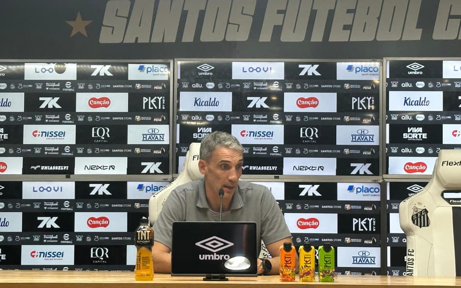 Vojvoda estreia no comando do Santos com empate diante do Fluminense. (Foto: Rollheiser foi um dos destaques do time do Santos no duelo contra o Fluminense. (Foto: Jota Erre/AGIF)