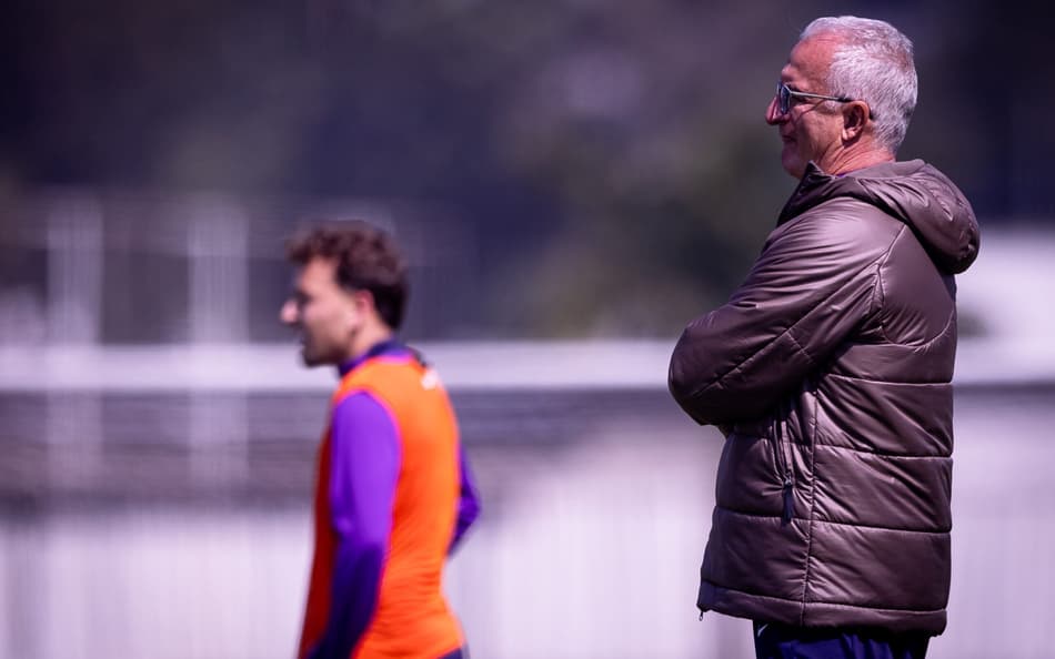 Dorival Jr. tem dúvidas para o duelo com o Vasco (Foto: Rodrigo Coca/Agência Corinthians)