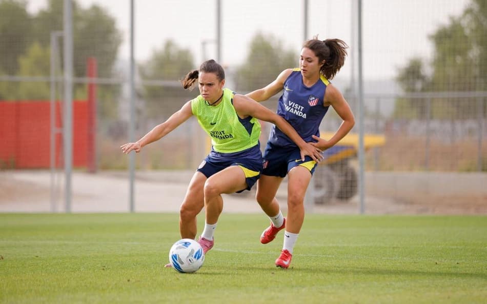 Ana Vitória durante treino do Atlético de Madrid. (Foto: DIvulgação)