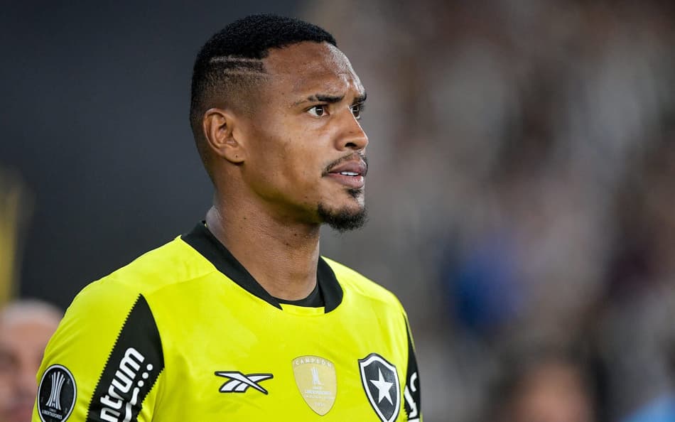 John deixa o Botafogo rumo ao Nottingham Forest (Foto: Thiago Ribeiro/AGIF)