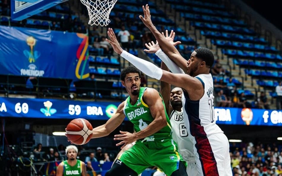Brasil e Estados Unidos se enfrentam na Americup de Basquete (Foto: Divulgação / Fiba)