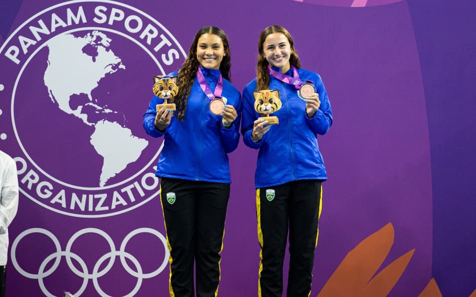 Heloá Camelo (esquerda) e Maria Faoro conquistaram o bronze no trampolim sincronizado 1m