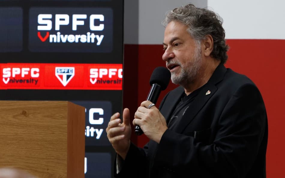 Presidente do São Paulo Julio Casares em coletiva no MorumBis