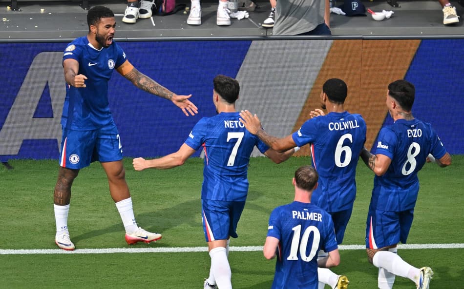 Reece James comemora seu gol no jogo do Chelsea contra o Benfica pelo Mundial de Clubes